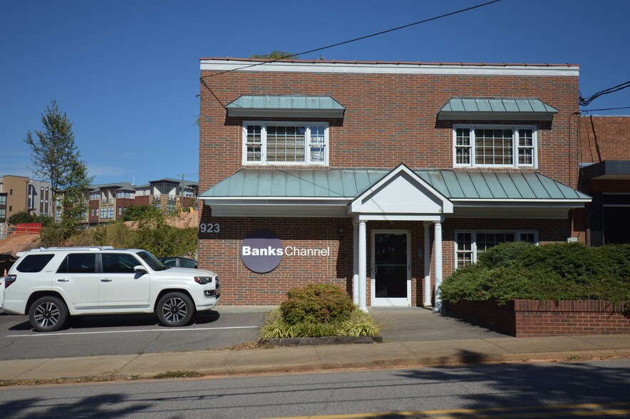 Primary Photo Of 923 Brookstown Ave, Winston-Salem Office For Lease