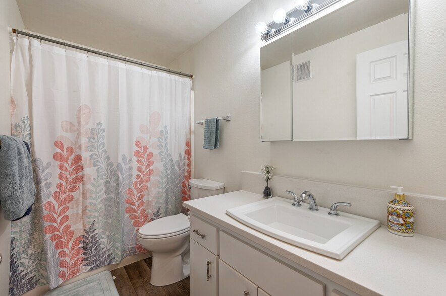 More Photos Of 19425 76th Ave W, Lynnwood Apartments For Sale