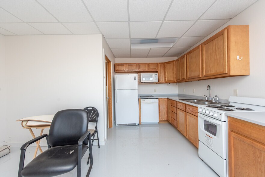 More Photos Of 13603 38th St SW, Belfield Flex For Lease