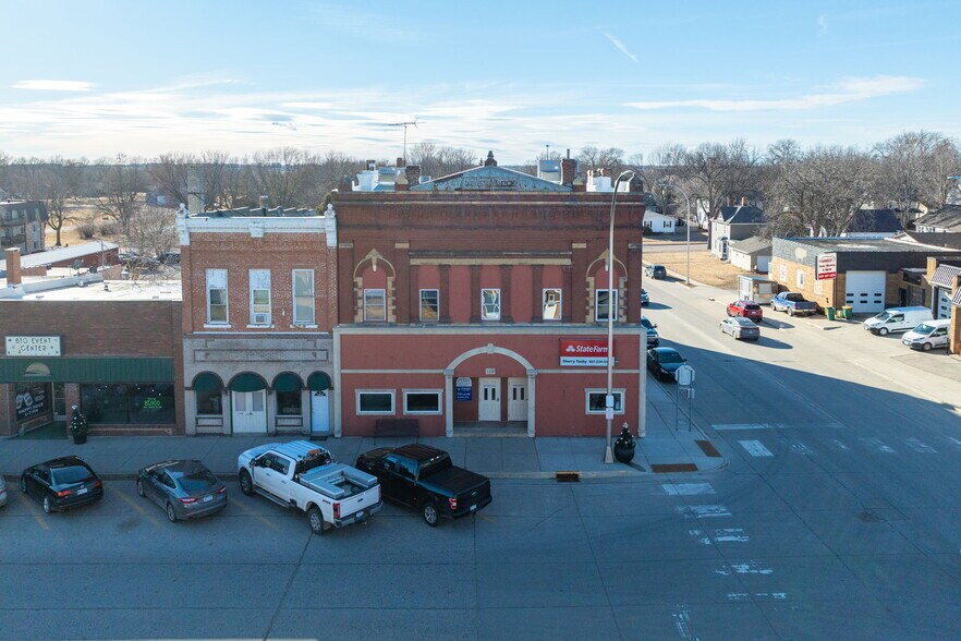 More Photos Of 138 N Main St, Janesville Storefront Retail Residential For Sale
