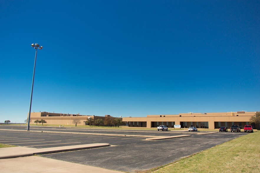 More Photos Of 8600 N Central Fwy, Wichita Falls Manufacturing For Sale