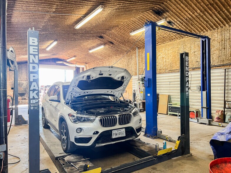 More Photos Of 1106 W Main St, Olney Auto Repair For Sale