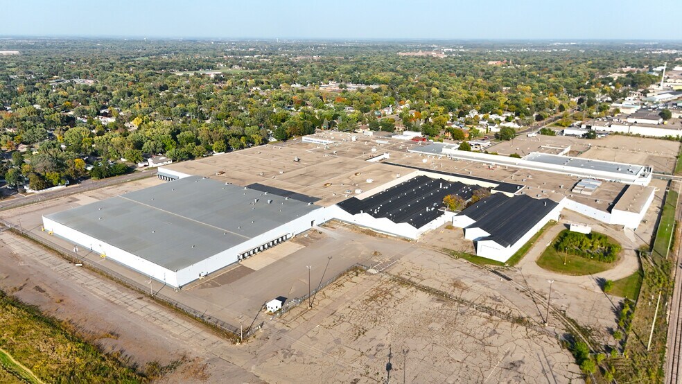 More Photos Of 701 33rd Ave N, Saint Cloud Manufacturing For Sale