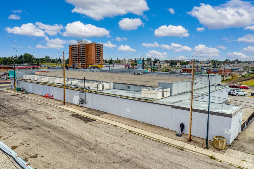 More Photos Of 3301 17th Ave SE, Calgary Drugstore For Lease