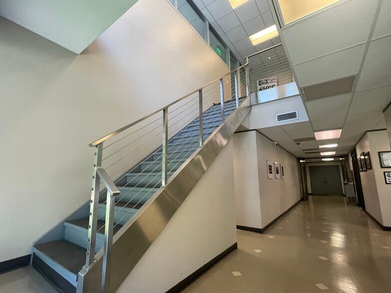 More Photos Of 1717 Brittmoore Rd, Houston Manufacturing For Lease