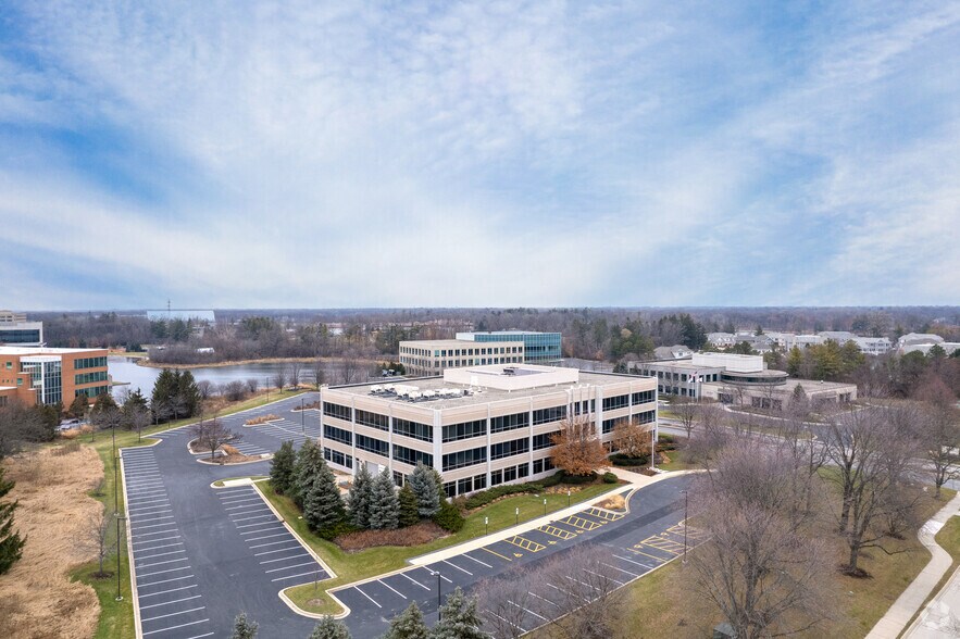 More Photos Of 1955 W Field Ct, Lake Forest Office For Lease