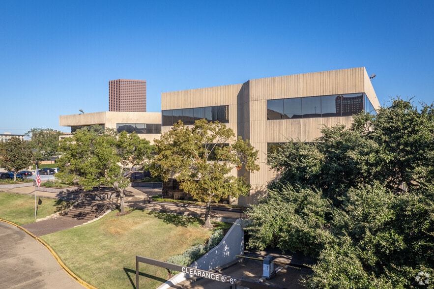 More Photos Of 2121 Sage Rd, Houston Office For Lease