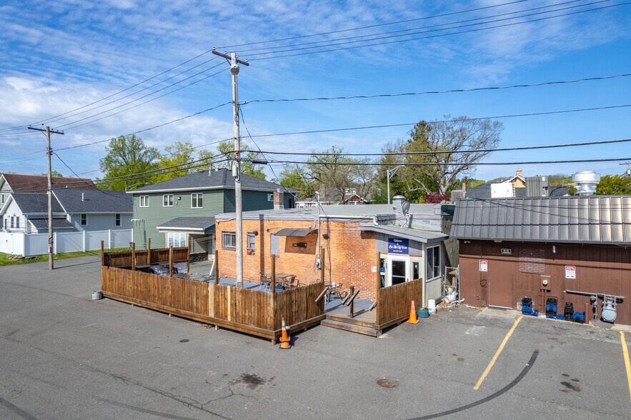 More Photos Of 327 Broadway, Albany Bar For Sale