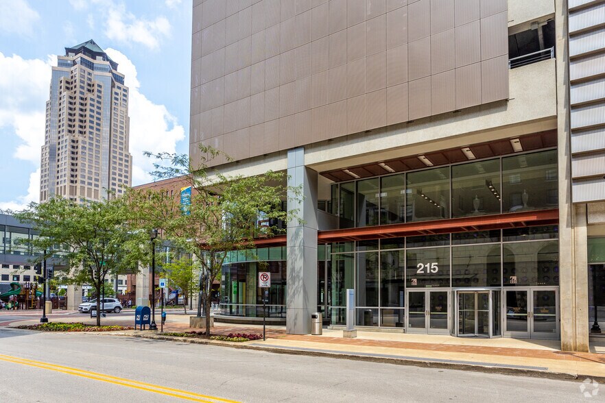 More Photos Of 215 10th St, Des Moines Office For Lease