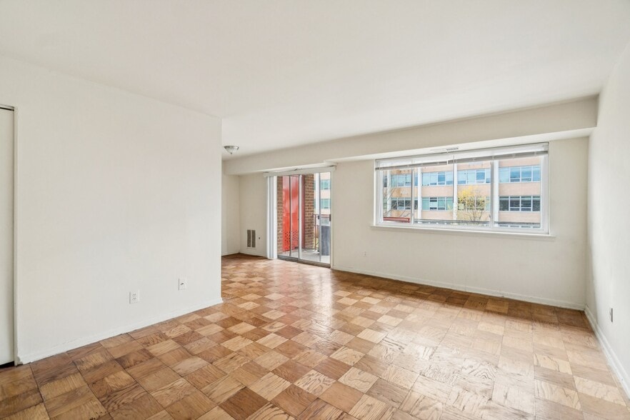 More Photos Of 3104 Bruce Pl SE, Washington Apartments For Sale