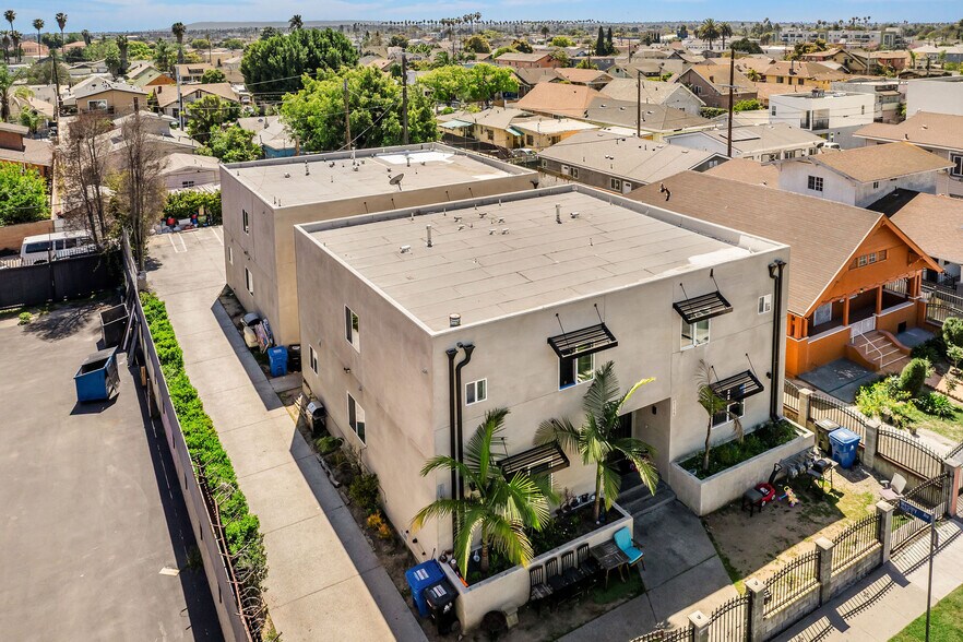 More Photos Of 814-816 1/2 W 47th St, Los Angeles Apartments For Sale