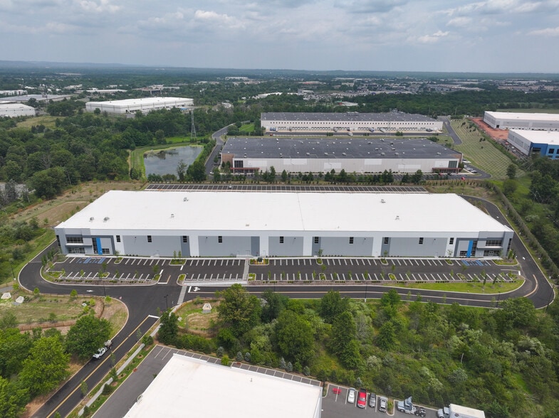 More Photos Of 10 Constitution Ave, Piscataway Distribution For Lease