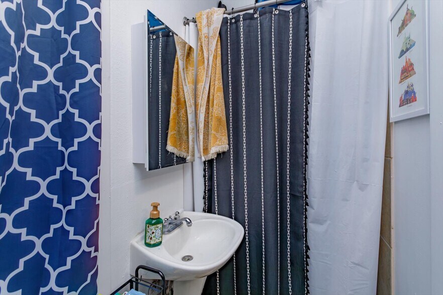 More Photos Of 37 Hill Ave, Orlando Flex For Sale