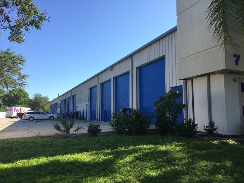 More Photos Of 7602-7644 15th St E, Sarasota Unknown For Lease