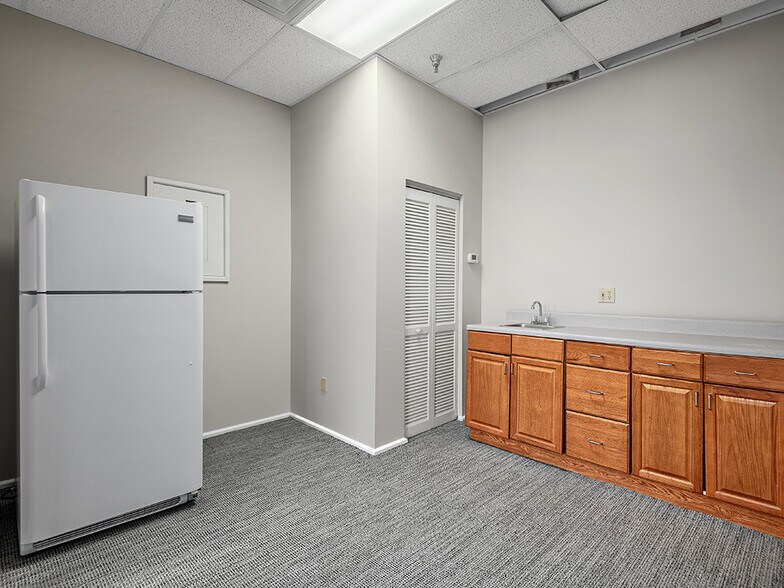 More Photos Of 9 SW Pack Sq, Asheville Office For Lease