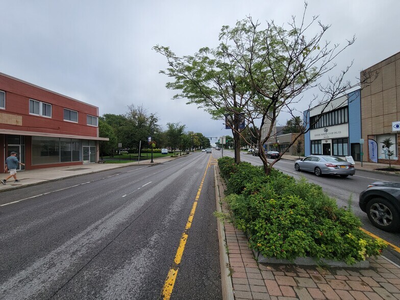 More Photos Of 215 E Main St, Batavia Storefront Retail Office For Lease
