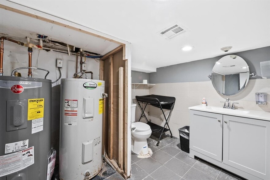 More Photos Of 1303 Summit Ave, Union City Storefront Retail Residential For Sale