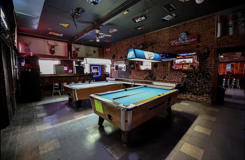 More Photos Of 111 W Adams St, Pittsfield Bar For Sale