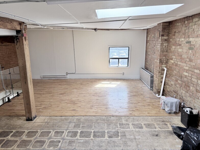 More Photos Of 531 Yonge St, Toronto Storefront Retail Residential For Lease