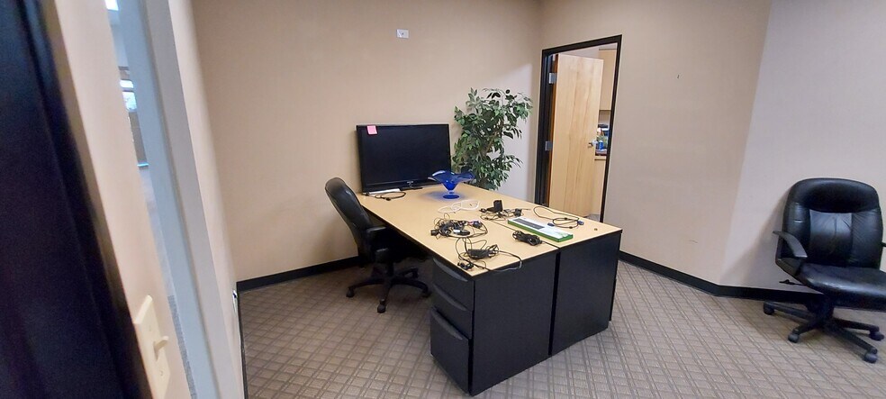 More Photos Of 7399 S Tucson Way, Centennial Flex For Lease