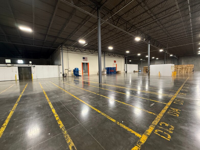 More Photos Of 241 Commercial Park Cir, Calera Distribution For Lease