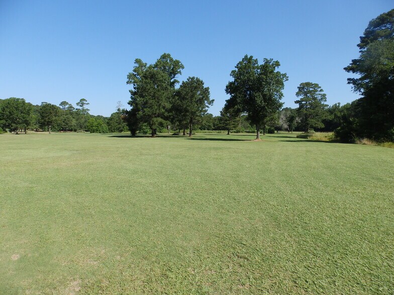 More Photos Of 2130 Country Club Rd, Palestine Golf Course Driving Range For Sale