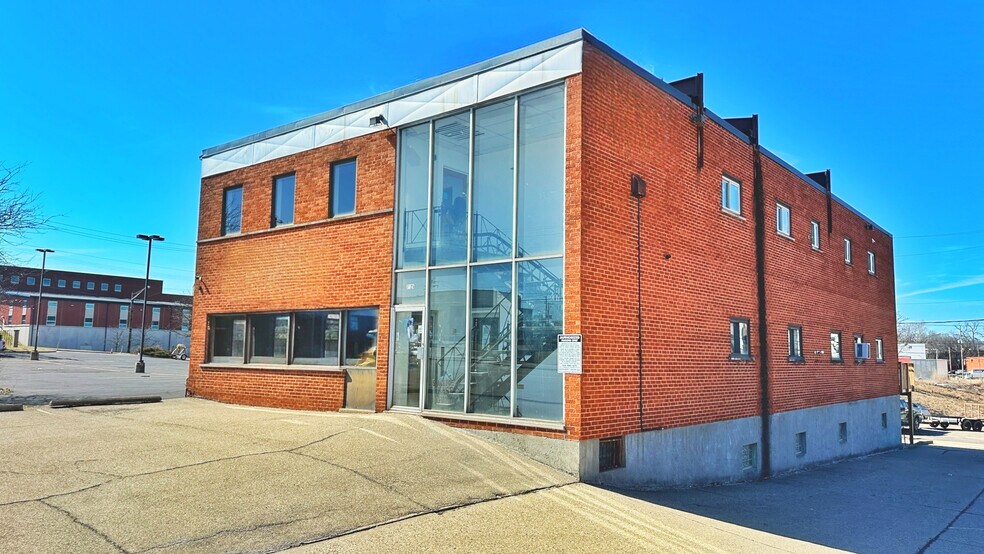 Primary Photo Of 7125 Reading Rd, Cincinnati Medical For Sale