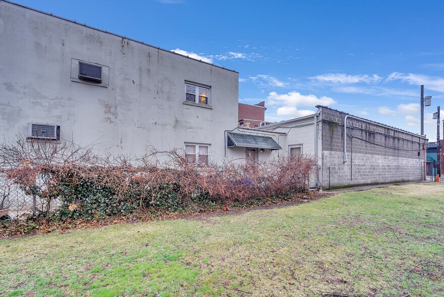 More Photos Of 238 Stuyvesant Ave, Lyndhurst Flex For Sale