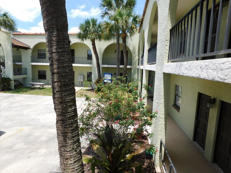 More Photos Of 319 River Edge Blvd, Cocoa Office For Lease