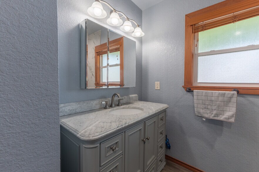 More Photos Of 1000 N 5th St, Kenedy Land For Sale