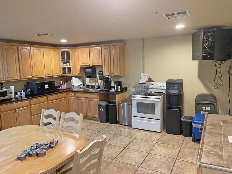 More Photos Of 525 Portal St, Cotati Distribution For Sale