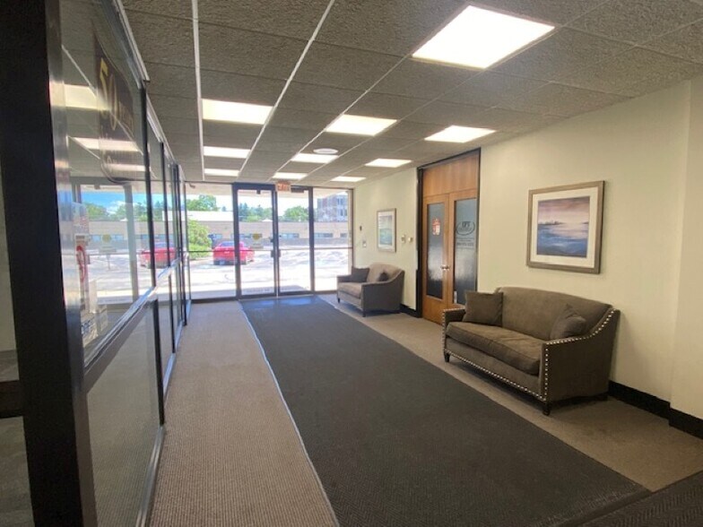 More Photos Of 200 E Willow Ave, Wheaton Office For Lease