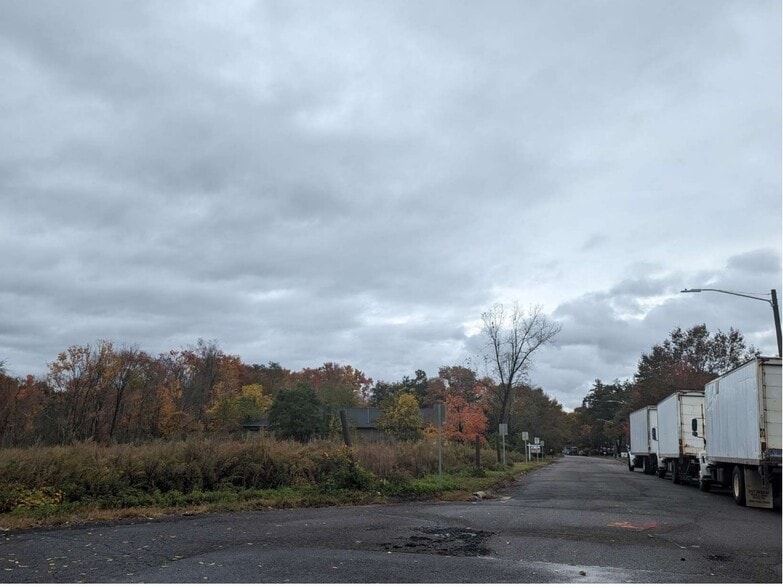 More Photos Of 40 Sea Pave Rd, South Windsor Warehouse For Lease