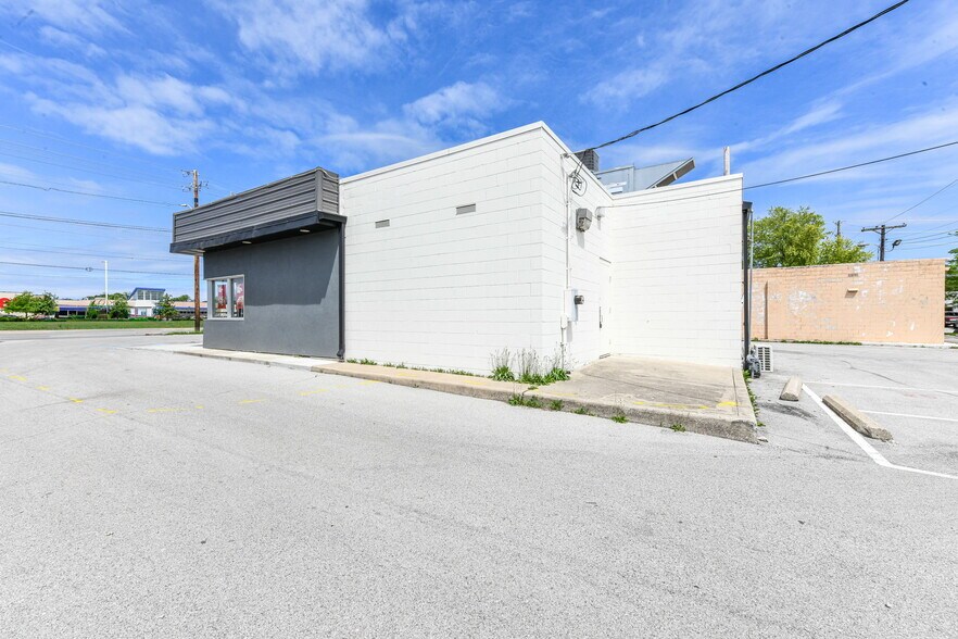 More Photos Of 5527 N Keystone Ave, Indianapolis Restaurant For Sale