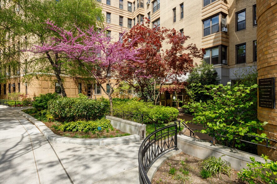 More Photos Of 20 Plaza St E, Brooklyn Apartments For Sale