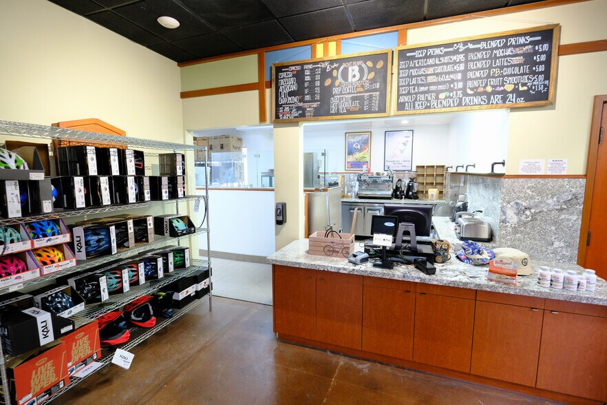 More Photos Of 215 E Thousand Oaks Blvd, Thousand Oaks Bank For Lease