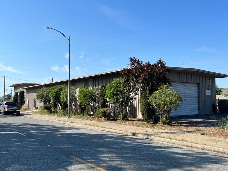 More Photos Of 13555 Depot St, San Martin Warehouse For Lease