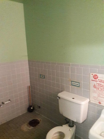 More Photos Of 887 Crotona Pky N, Bronx Apartments For Lease