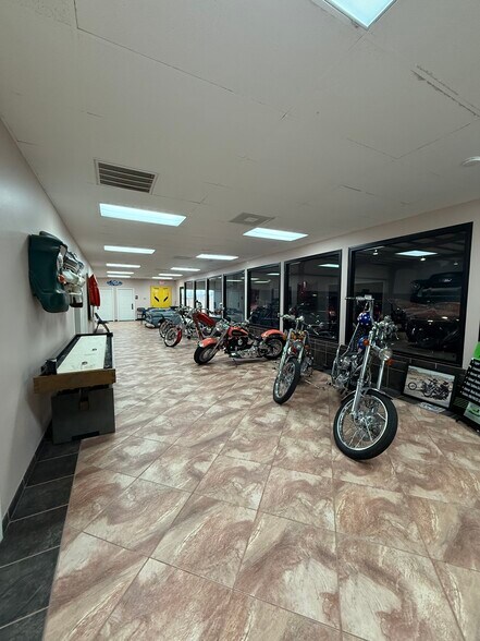More Photos Of 951 Columbia Memorial Pky, Kemah Warehouse For Lease