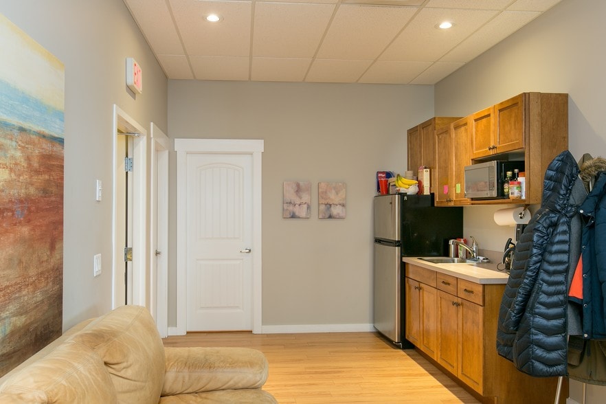 More Photos Of 3304 Appaloosa Rd, Kelowna Warehouse For Sale