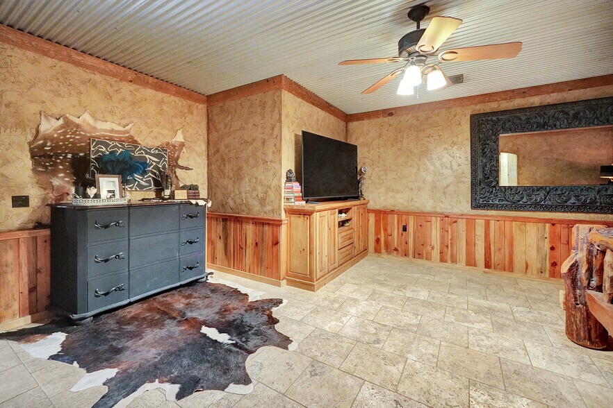 More Photos Of 2828 Interstate 20, Midland Flex For Sale