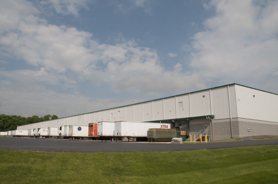 More Photos Of 355 Independence Ave, Mechanicsburg Warehouse For Lease