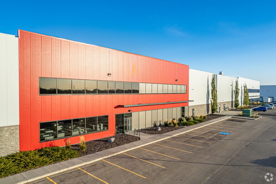 More Photos Of 15704 157 Av NW, Edmonton Warehouse For Lease