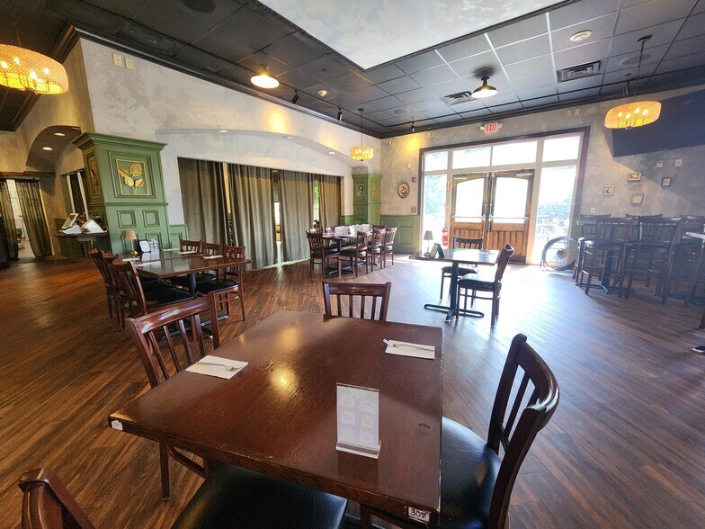 More Photos Of 15 Middlesex Tpke, Billerica Restaurant For Lease