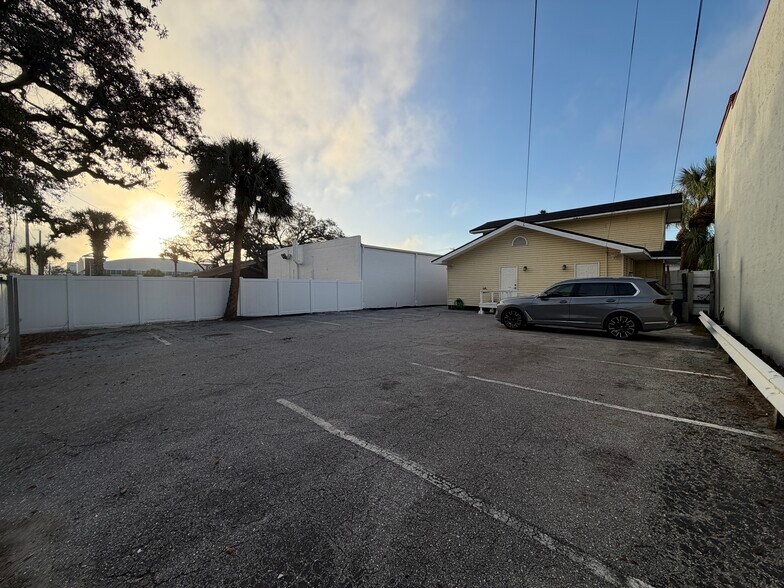 More Photos Of 2001 W Kennedy Blvd, Tampa Office For Sale