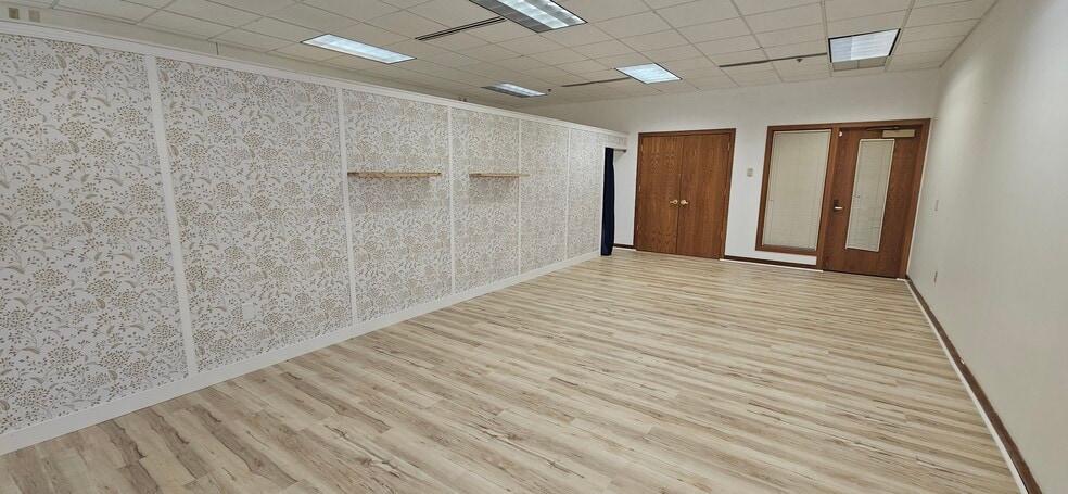 More Photos Of 1903 Keith St, Eau Claire Medical For Lease