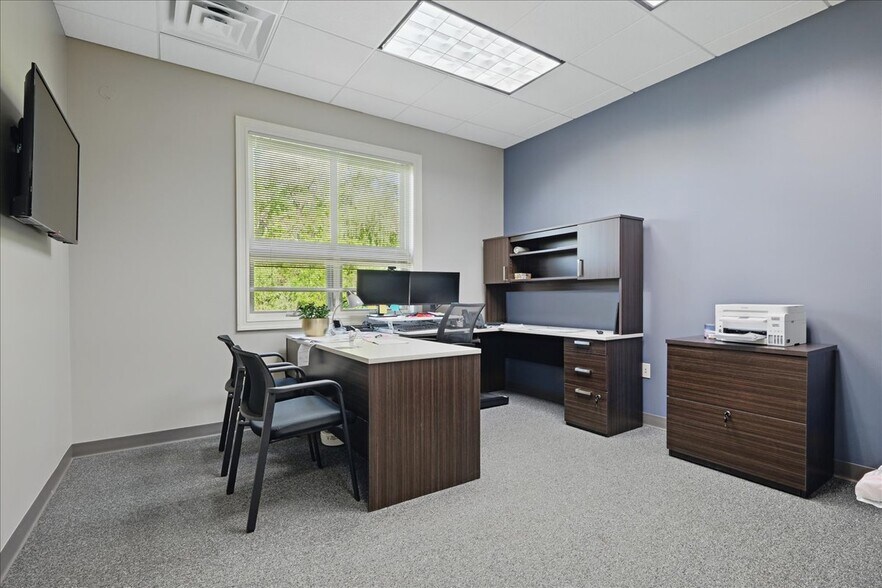 More Photos Of 2545 N Opdyke Rd, Auburn Hills Medical For Sale