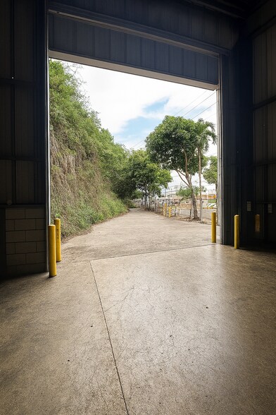 More Photos Of 96-1333 Waihona St, Pearl City Warehouse For Lease