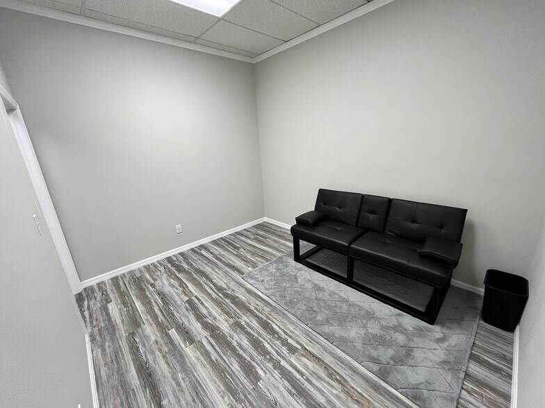 More Photos Of 1450 N Courtenay Pky, Merritt Island General Retail For Sale