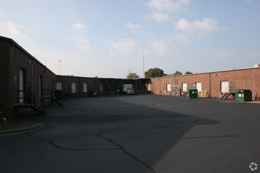 More Photos Of 800 Clanton Rd, Charlotte Showroom For Lease